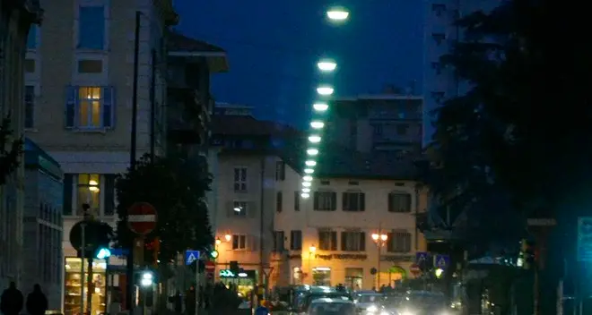 Rovereto, via Dante cambia luce arrivano i lampioni a led