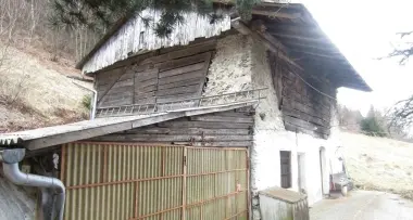 Non paga i rifiuti, pignorata la casa