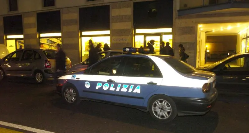 Rapina con la pistola nell’edicola: bottino da 100 euro