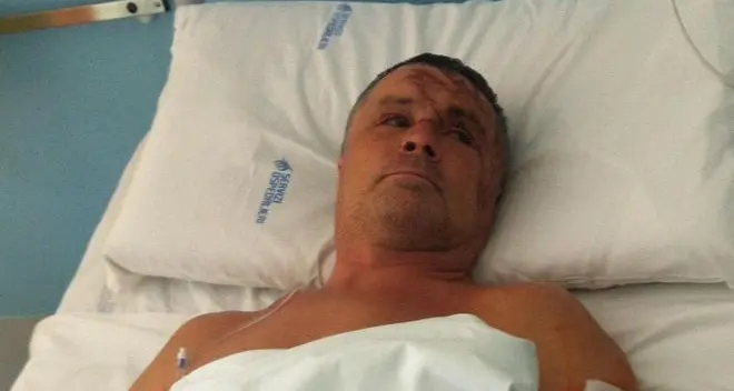 Azat ai domiciliari, ma resta in ospedale
