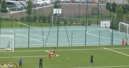 Asis, «addio» al calcio. I campi vanno alle coop