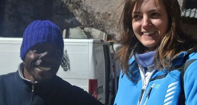 Pulizie in piazza a Miola con l’aiuto dei profughi