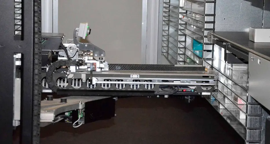 Legge la ricetta e consegna i farmaci: a pensarci è il robot