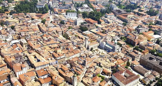 Trento, sempre più ultrasessantenni e single