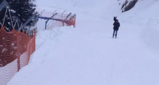 La valanga finisce sulla pista da sci
