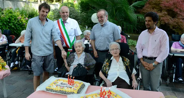 Per Sandrina e Camilla due torte e 210 candeline