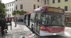 Trento, ragazza travolta dall'autobus mentre ascolta l'ipod