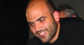 Trento, migliaia ad ascoltare Saviano\"La crisi dà potere alle mafie\"
