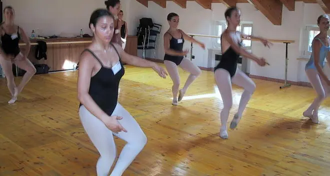 La Royal Academy ballerà altre tre estati a Fondo