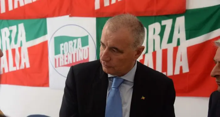 Soldi per la cultura, Baratter querela Bezzi