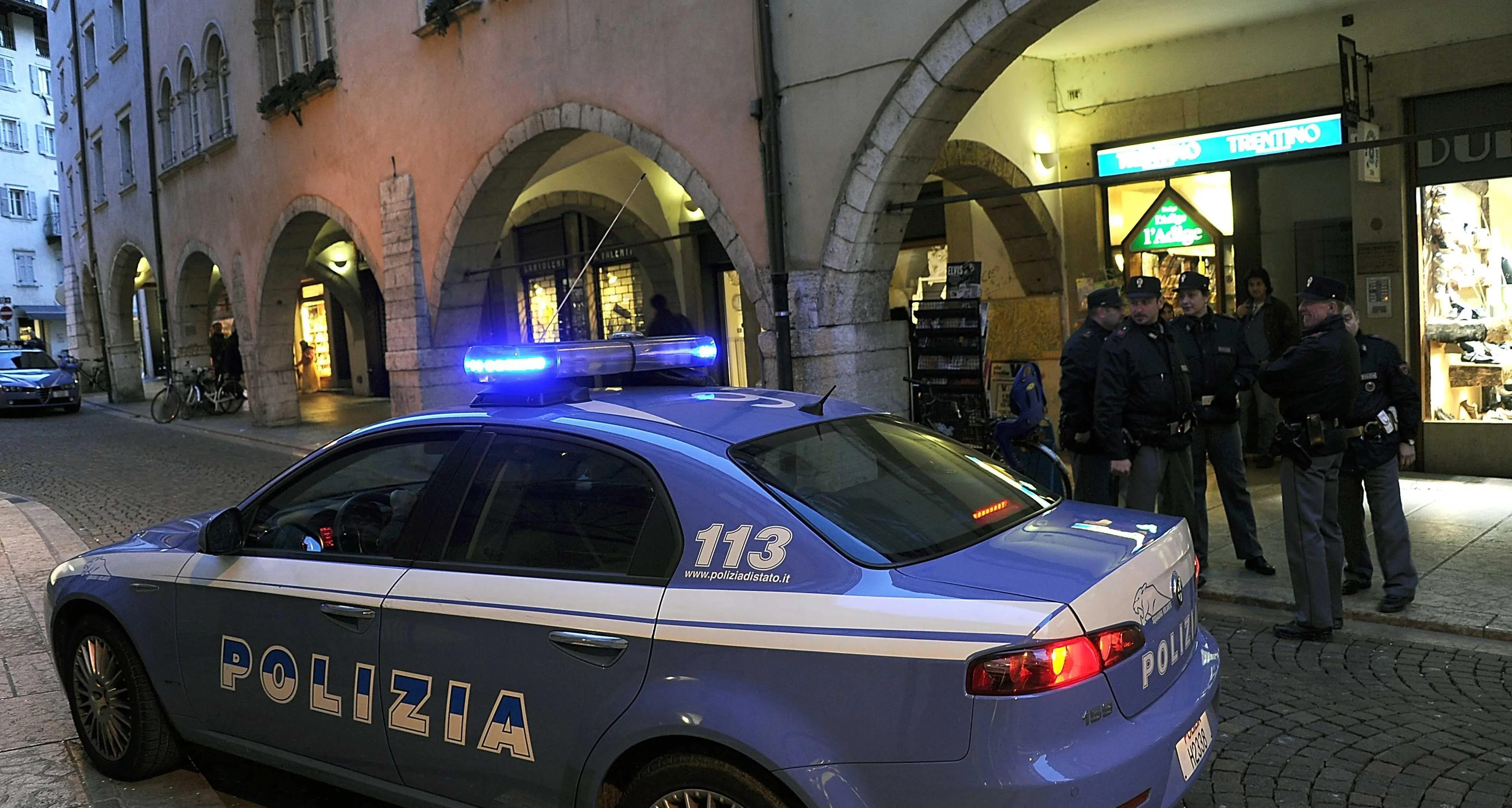 I borseggiatori colpiscono durante i saldi