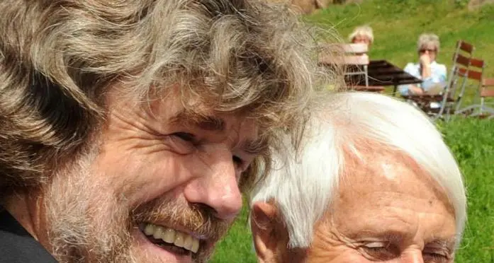 «Io amo le sfide oggi l’alpinismo è di plastica»
