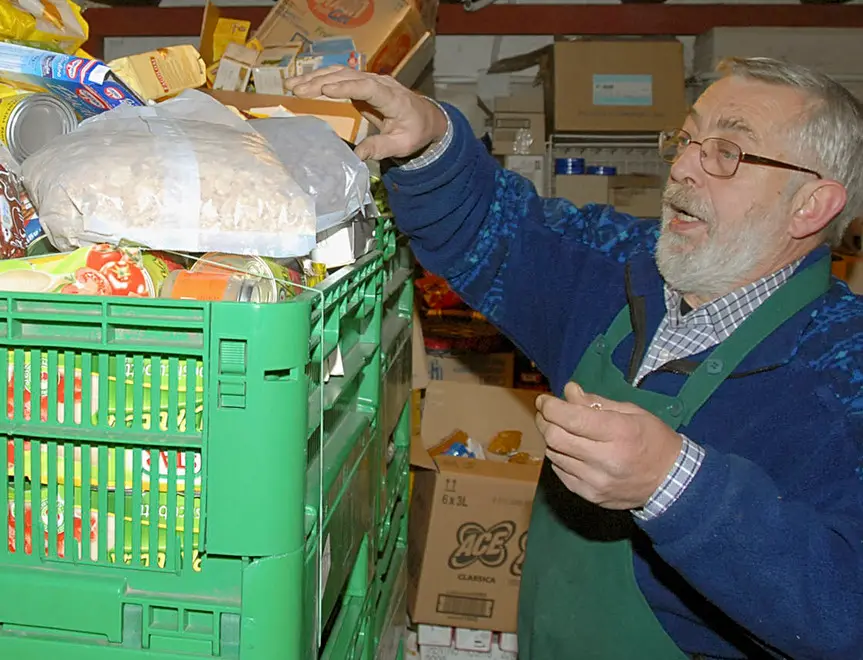Padre Fabrizio Fort gestisce la mensa per i poveri dei padri cappuccini