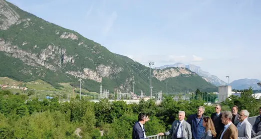 Una piscina olimpionica ma senza lido e wellness