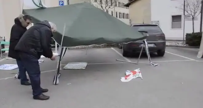 Lega, nuovo raid anarchico al gazebo