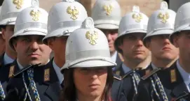 Rivolta dei vigili: «Pagateci come i forestali»