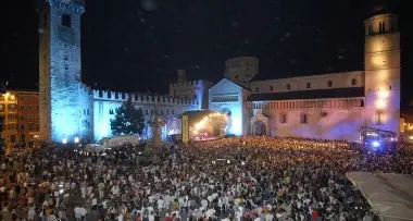 Niente piazza Duomo alle star del pop
