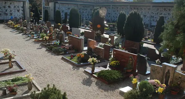 Il 50 % dei perginesi ora sceglie la cremazione