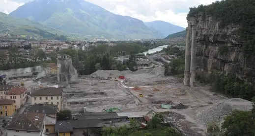 Rasa al suolo l’area dell’ex Italcementi / VIDEO - FOTO