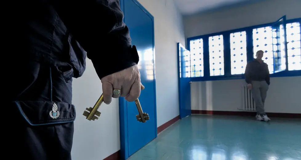Estorsione con minaccia su Facebook: arrestato
