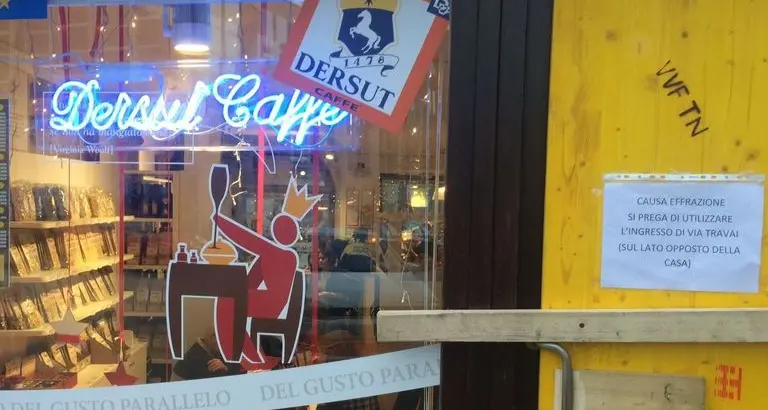 Spaccata in via Esterle, ladro si ferisce