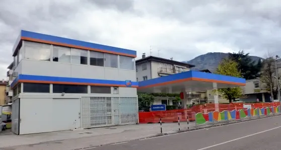Furti a raffica nelle stazioni di servizio, via al processo: 35 i colpi