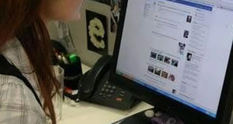 L’Azienda sanitaria vieta Facebook