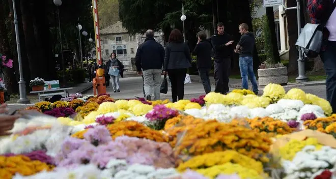 Per la festa di Ognissanti atteso l’assalto al cimitero