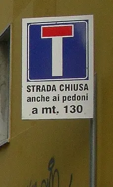 Subito rimosso il cartello ingannatore / SEGNALA