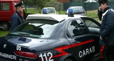 Donna molesta i vicini: denunciata