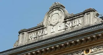 «Non eri vergine al matrimonio»: la moglie lo querela per ingiurie