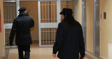 Picchiato da un detenuto, l'agente denuncia