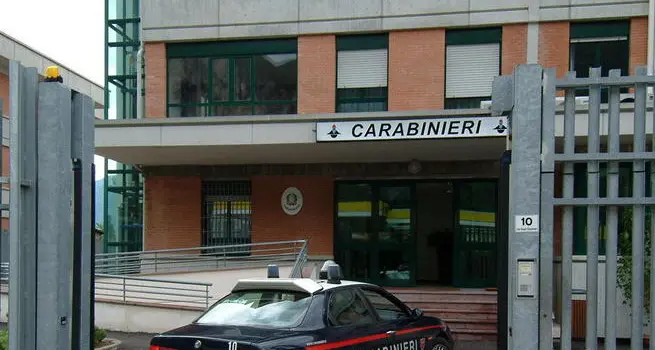 Svuotato il conto di un invalido: denunciata una coppia rivana