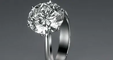 Diamante falso, gioielliere nei guai