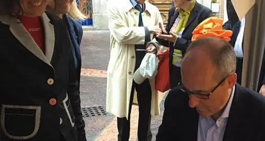 Doppia preferenza di genere: al gazebo firma anche Rossi