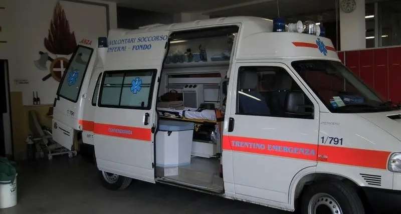 Litigano per le urla dei bambini e uno dei due si sente male