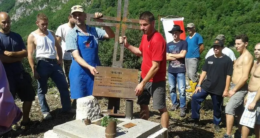Sui monti trentini le croci degli Schützen