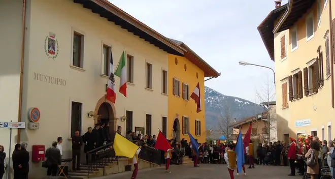 Giù i veli dal nuovo municipio