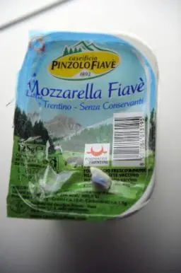 Mozzarella blu: il Caseificio Fiavèritira 6 quintali dai supermercati