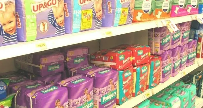 Soldi solo per i pannoloni, bimbi ignorati