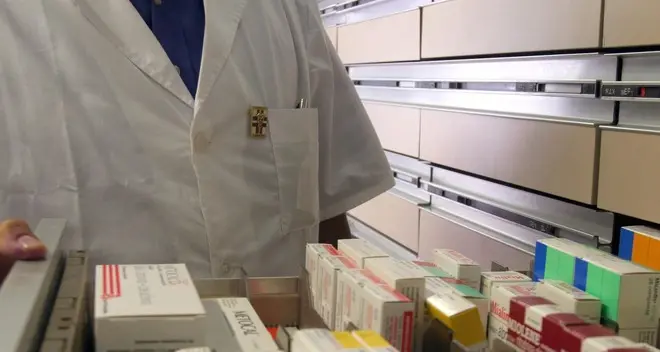 Nega il farmaco, andrà a giudizio