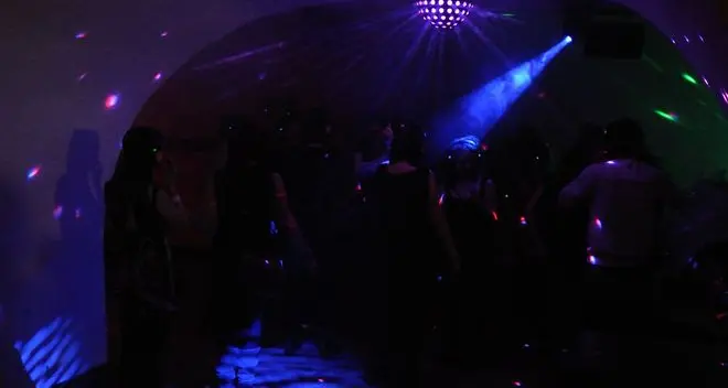 Silent party, la protesta viaggia in cuffia
