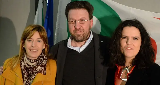 Soldi ai politici, la base del Pd sferza i candidati
