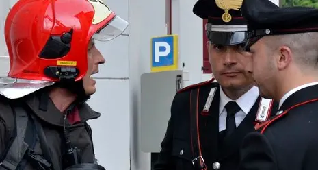 Sigaretta dimenticata: stanza da letto in fiamme