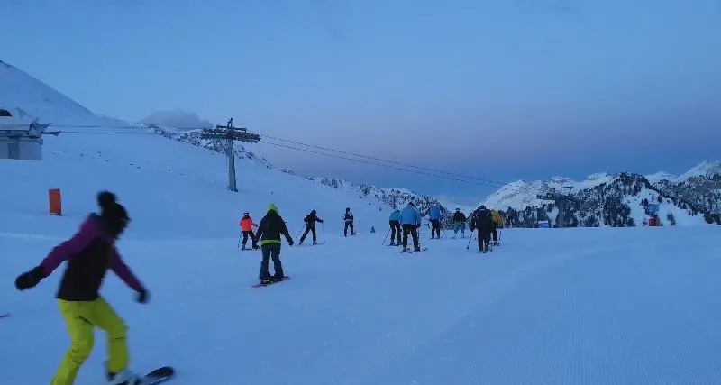 ln cento sull'Alpe di Lusia per salutare il sorgere del sole