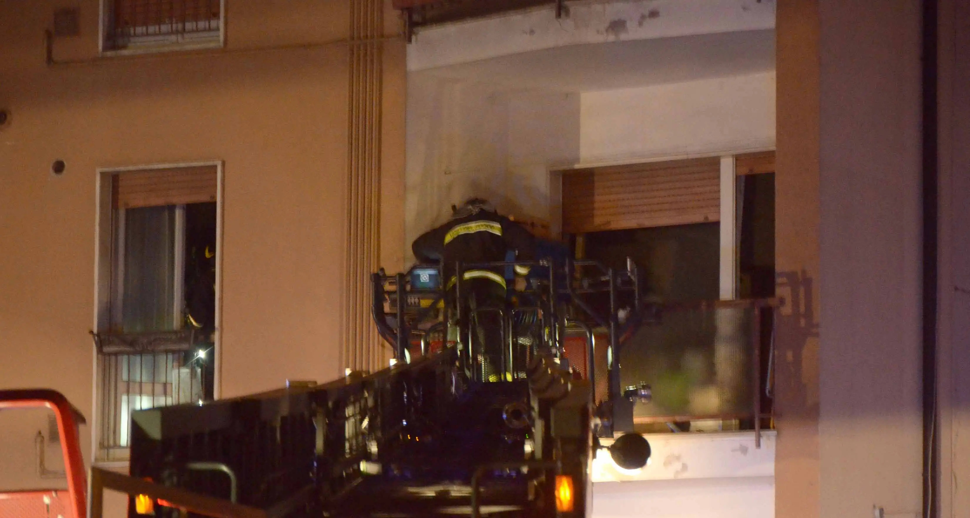Trento, allarme incendio in via Gandhi