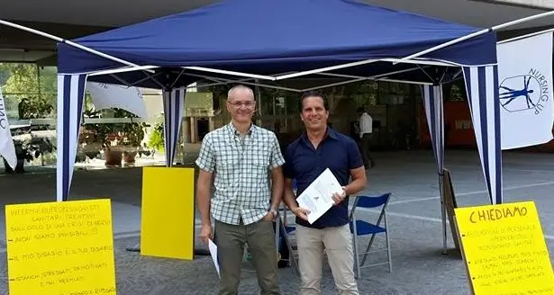 Infermieri in piazza «Adesso basta con i tagli»