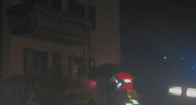 Villetta in fiamme, paura a Luserna