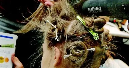 Allungava le mani sulla ragazza in prova