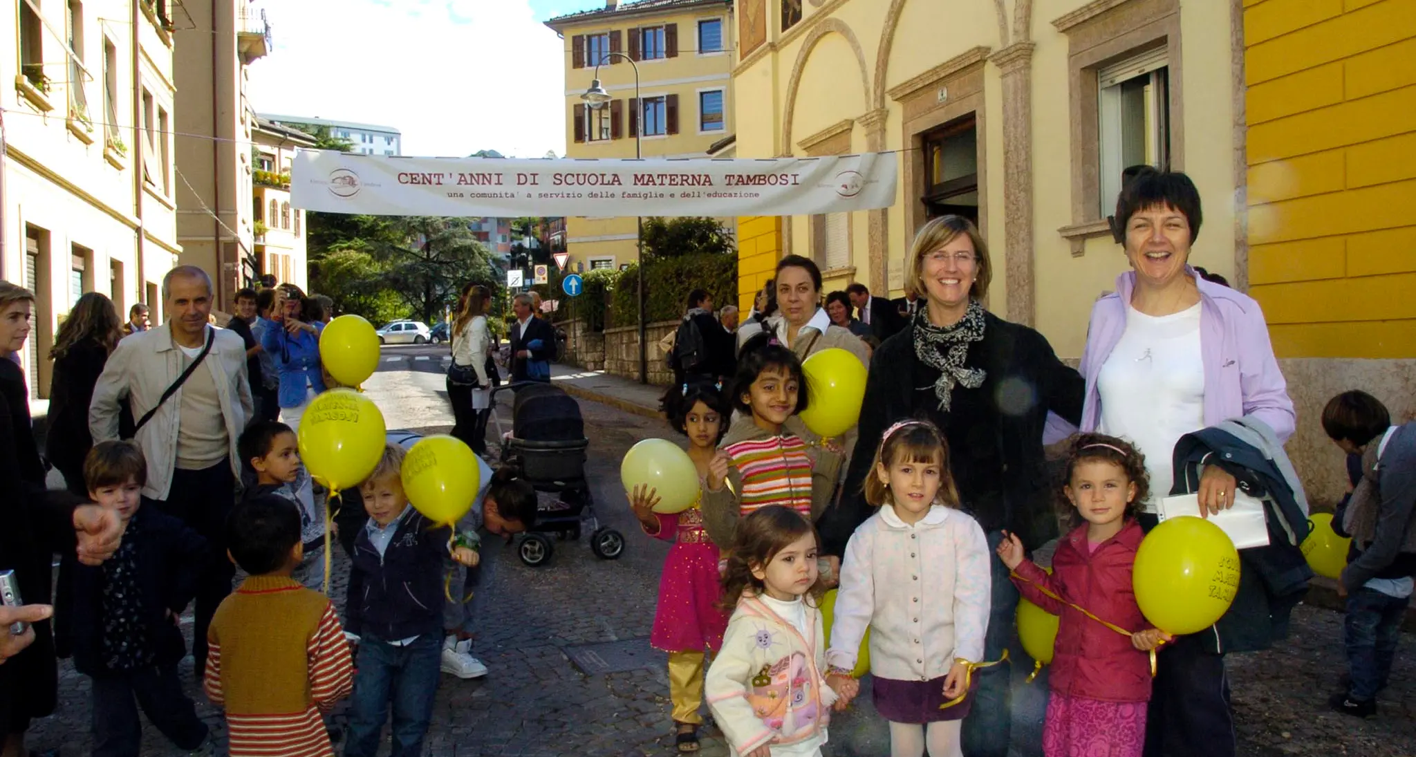 Rubata la statua della Madonna da cortile asilo